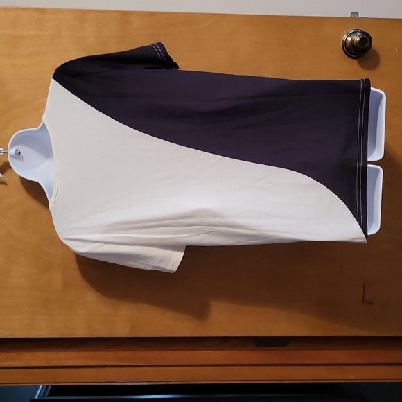 WHITE TEA SHIRT with black cat. SIZE L.   BLACK BAT INCUDED.                B3 - Picture 3 of 6